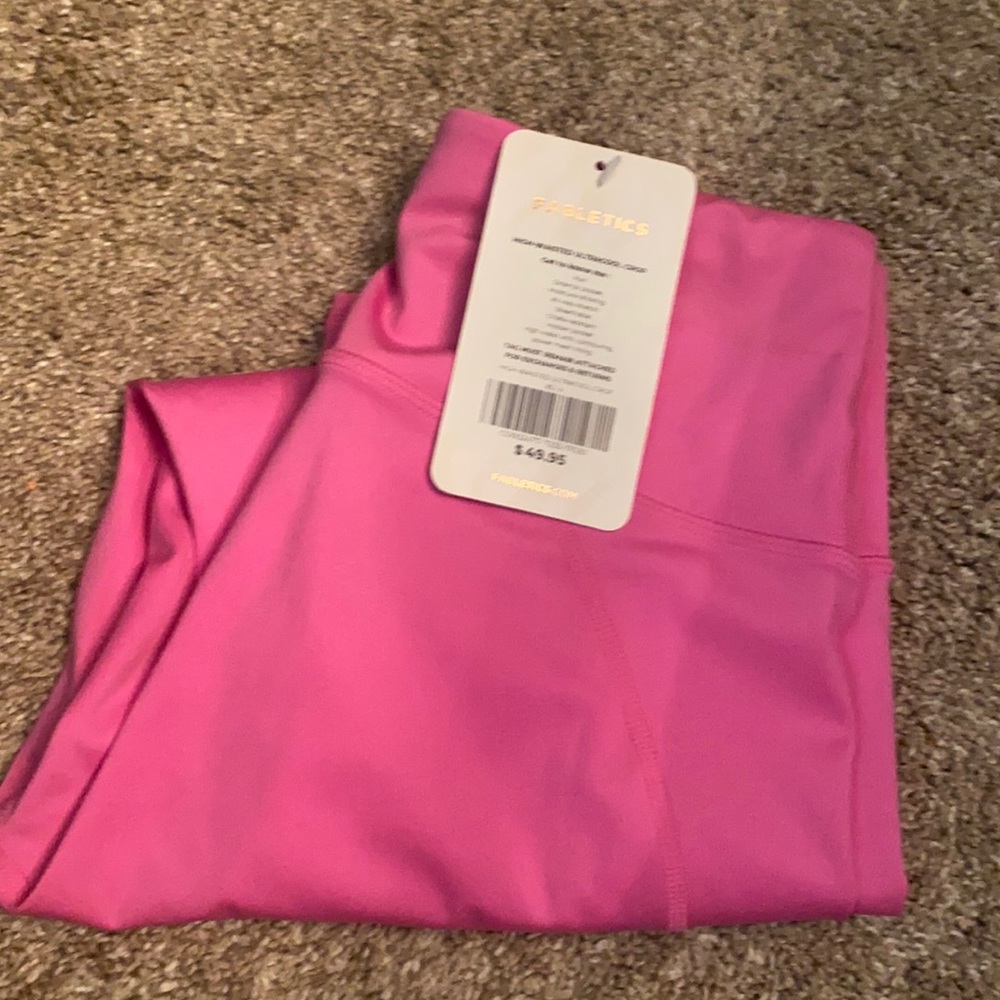 UltraCool Fabletics Capri Legging